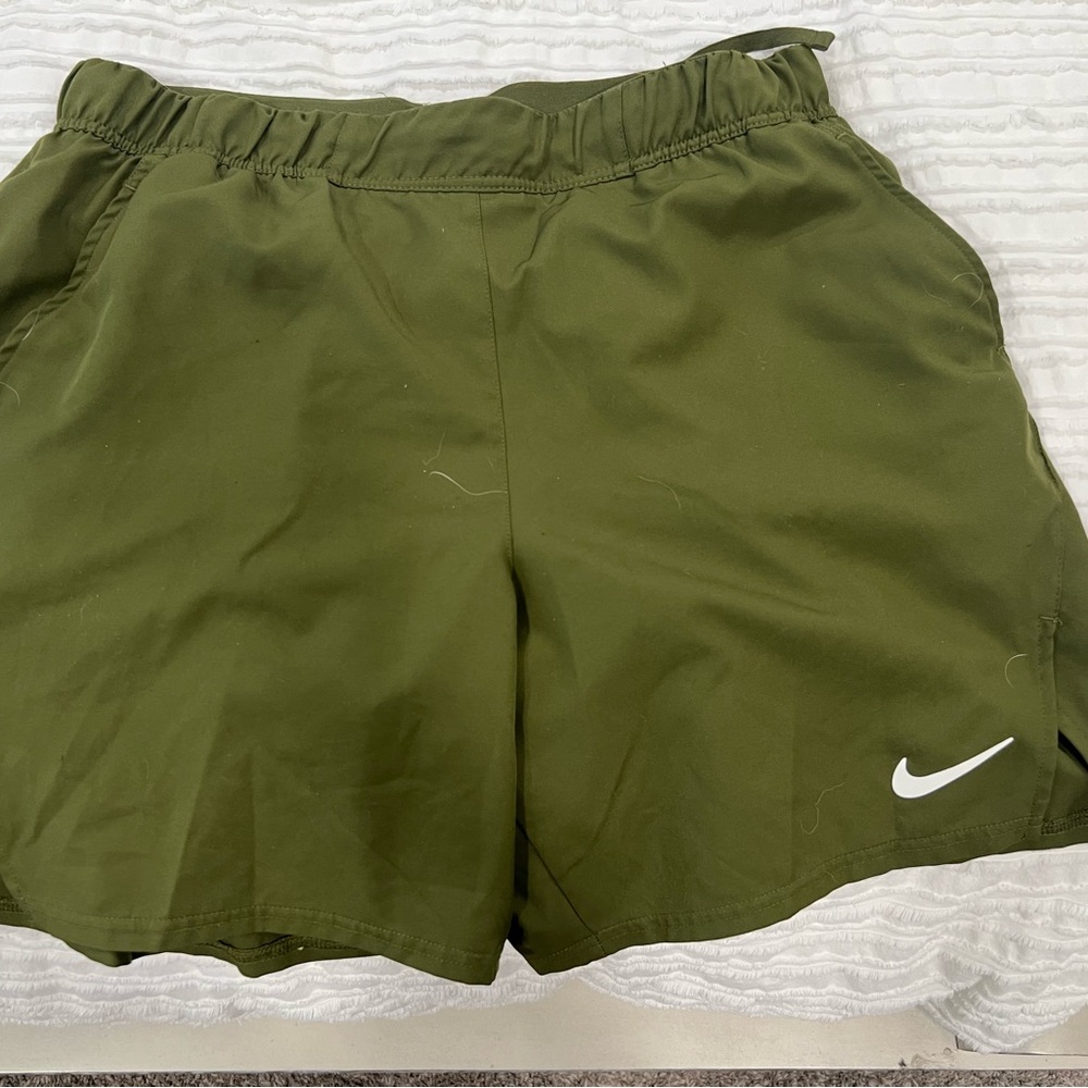 Nike Men’s Victory 7 Inch Tennis Shorts Olive